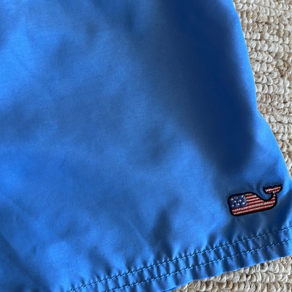 Vineyard Vines mens patriotic swim trunks / board shorts, size L. - Picture 5 of 6